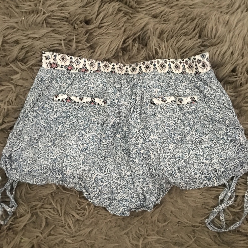 ALYA SHORTS - Picture 2 of 2